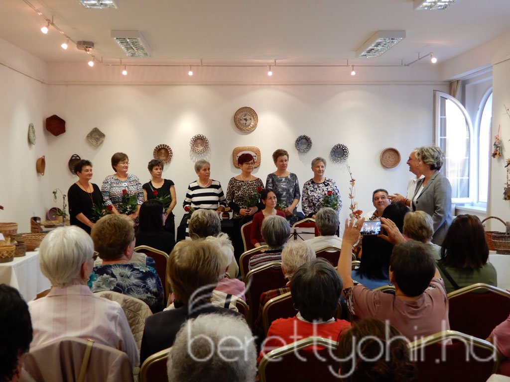 A berettyóújfalui papírfonó kör kiállítása 31